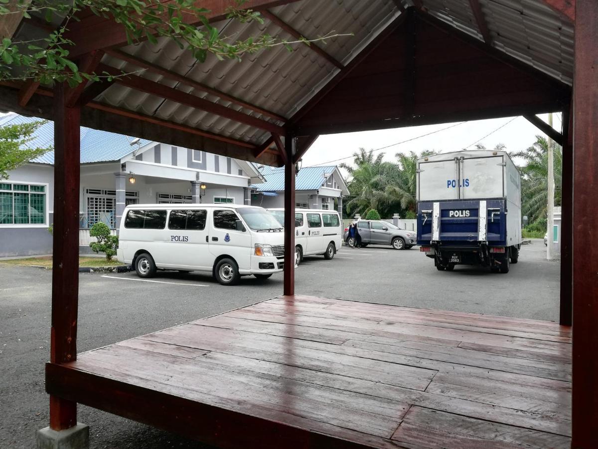 Homestay Hj Esmon Parit Raja Uthm Бату-Пахат Екстер'єр фото