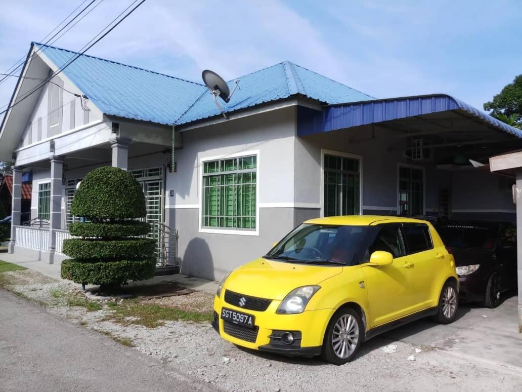 Homestay Hj Esmon Parit Raja Uthm Бату-Пахат Екстер'єр фото