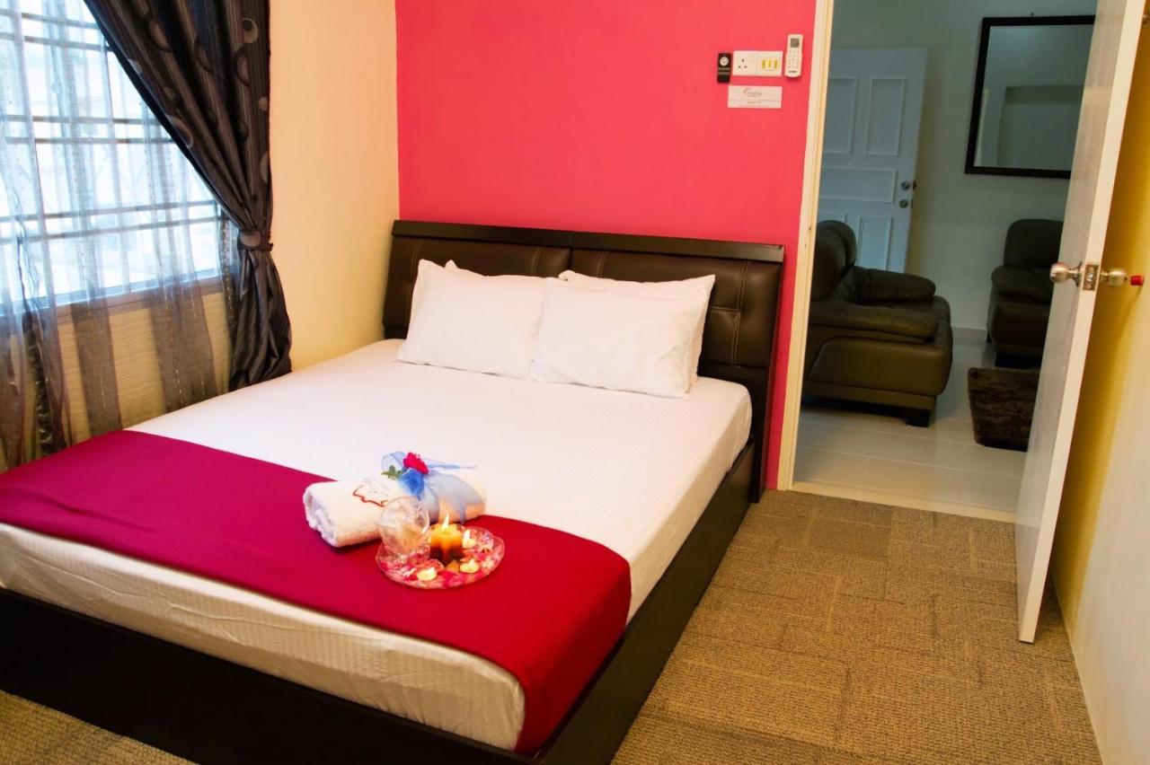 Homestay Hj Esmon Parit Raja Uthm Бату-Пахат Екстер'єр фото