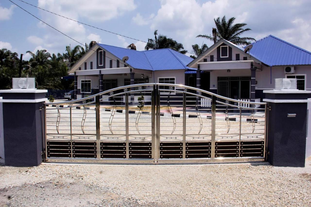 Homestay Hj Esmon Parit Raja Uthm Бату-Пахат Екстер'єр фото